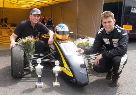 Teamchef Ruben Sørensen (t.v.) og Marco L. Sørensen er godt tilfredse med starten på DM-sæsonen 2007.